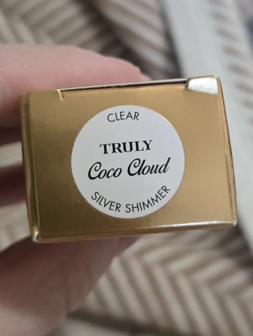 TRULY Hydrating Lip Gloss Box - Picture 4 of 6